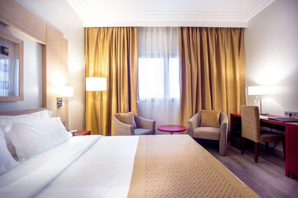 Golden Tulip Le Diplomate Hotel โกโตนู ห้อง รูปภาพ