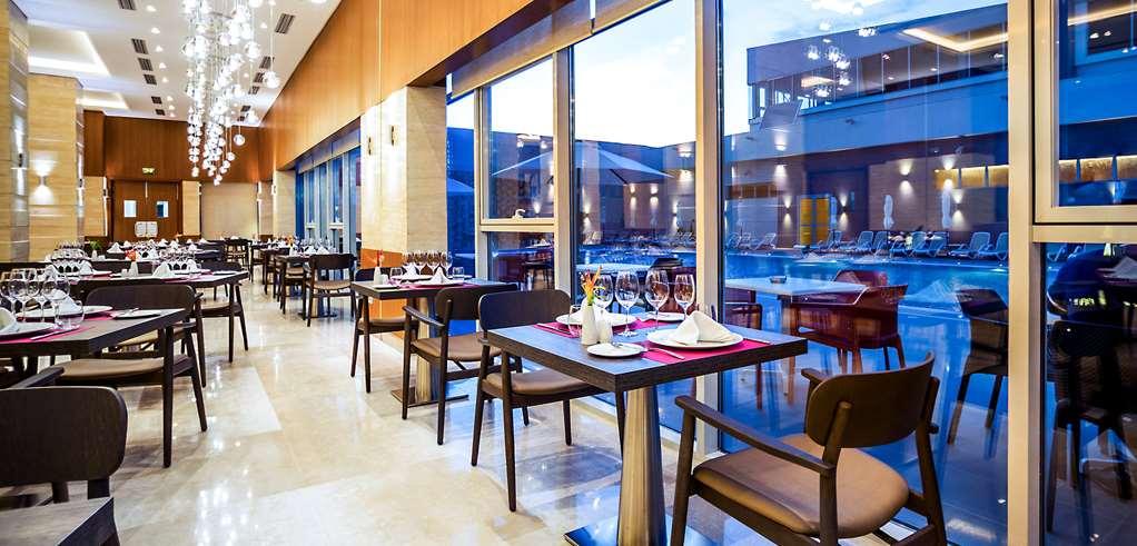 Golden Tulip Le Diplomate Hotel โกโตนู ร้านอาหาร รูปภาพ