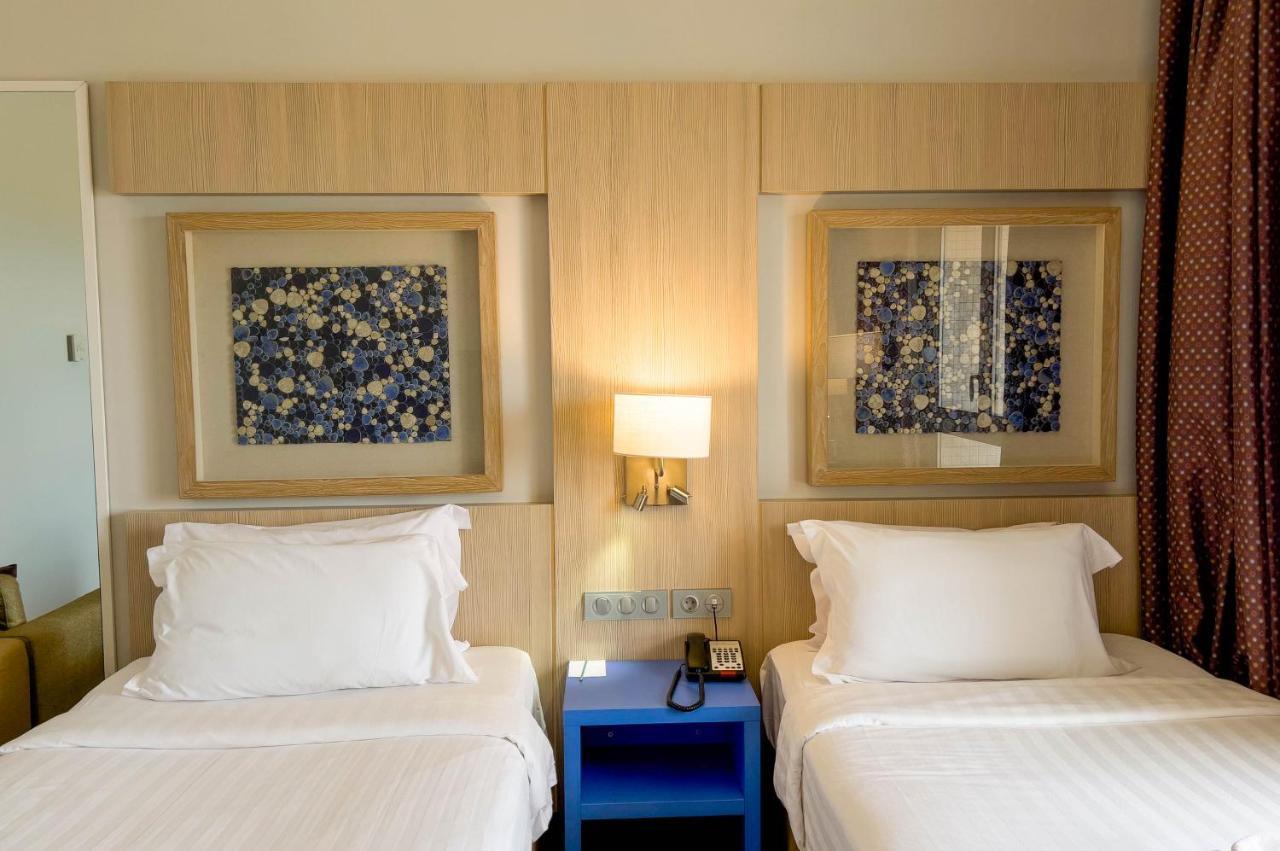 Golden Tulip Le Diplomate Hotel โกโตนู ภายนอก รูปภาพ