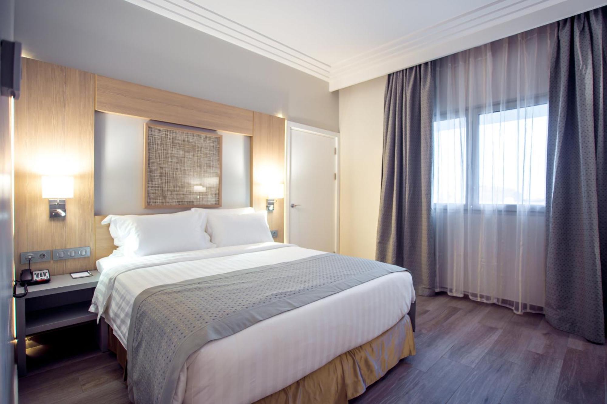 Golden Tulip Le Diplomate Hotel โกโตนู ภายนอก รูปภาพ