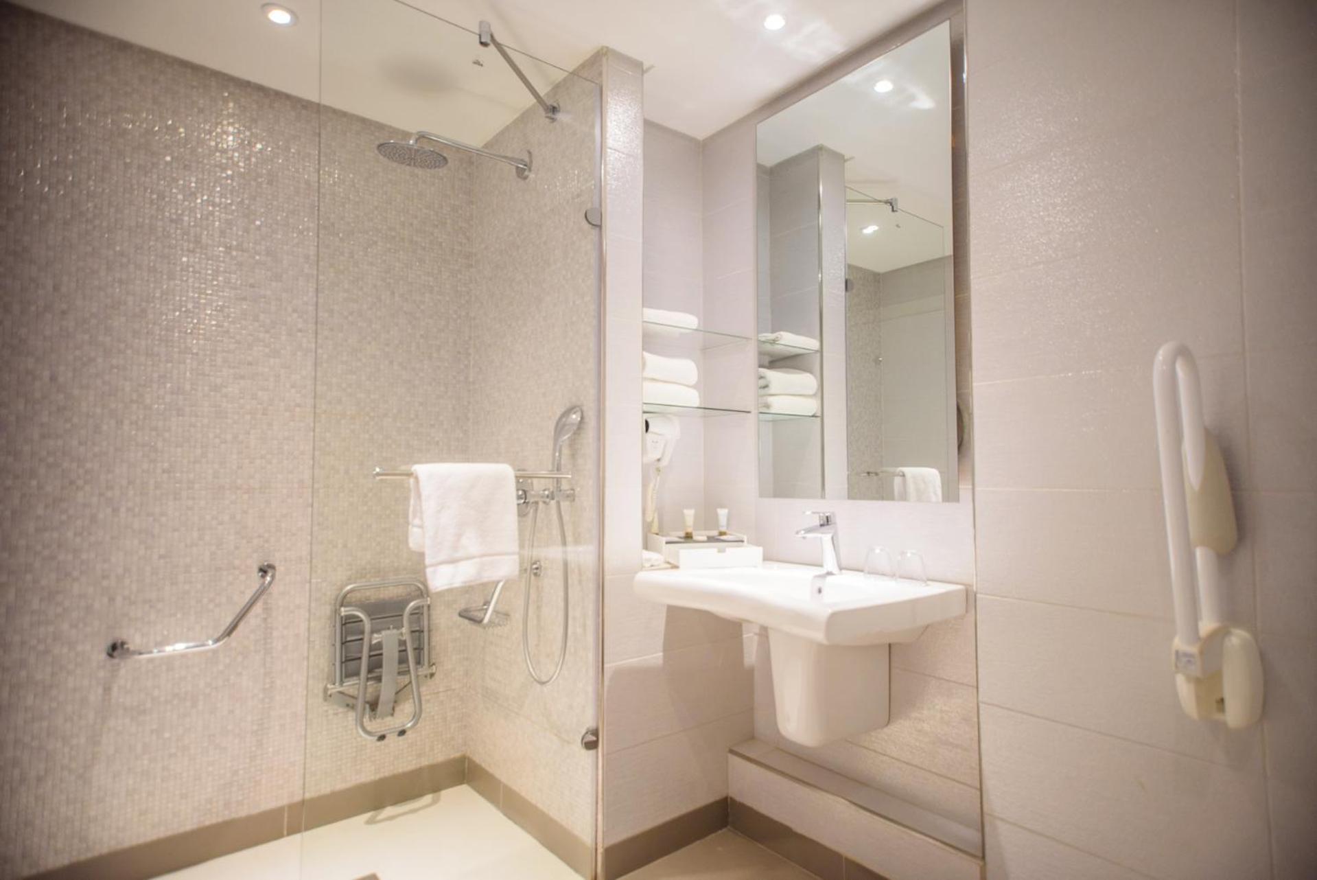 Golden Tulip Le Diplomate Hotel โกโตนู ภายนอก รูปภาพ