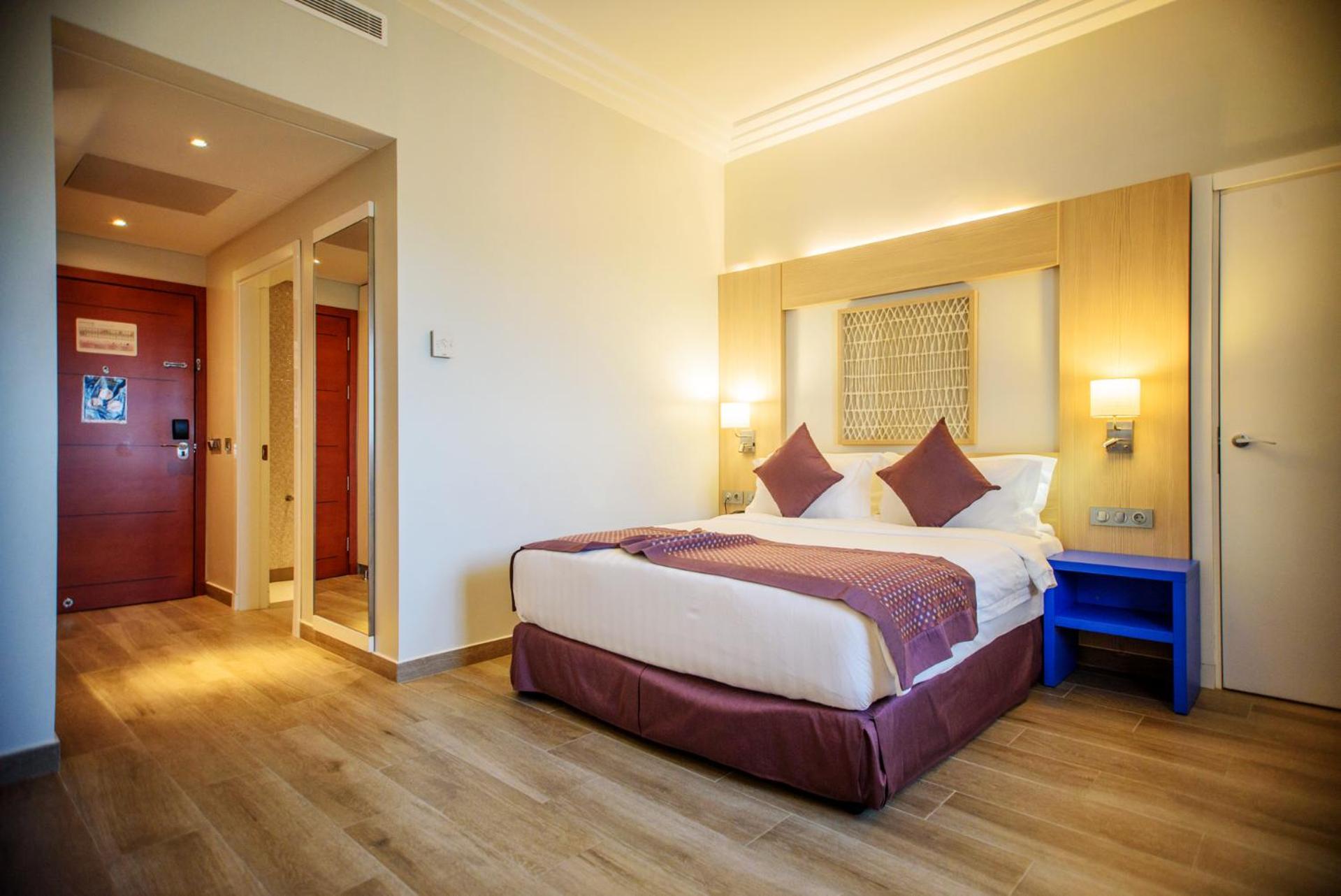 Golden Tulip Le Diplomate Hotel โกโตนู ภายนอก รูปภาพ