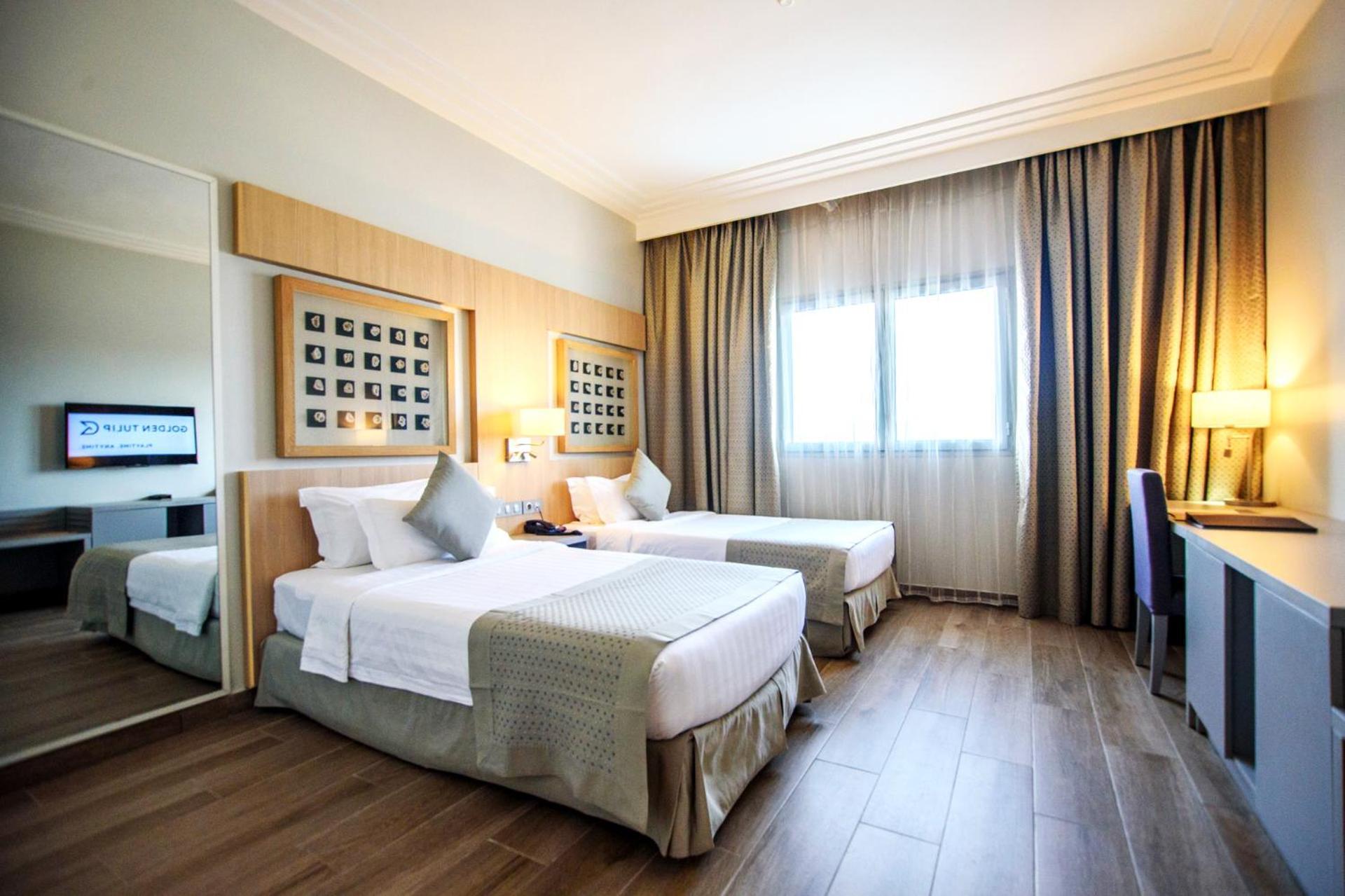 Golden Tulip Le Diplomate Hotel โกโตนู ภายนอก รูปภาพ