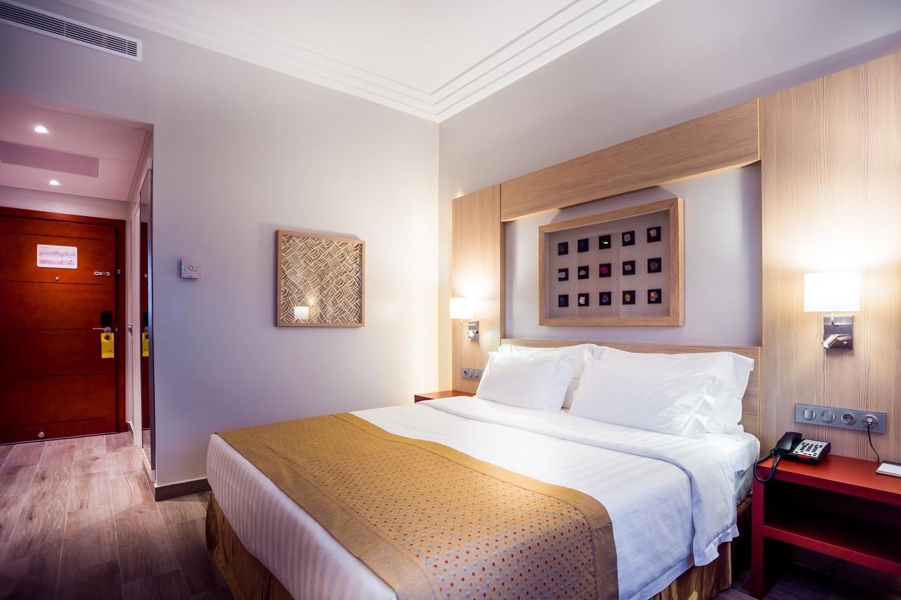 Golden Tulip Le Diplomate Hotel โกโตนู ภายนอก รูปภาพ