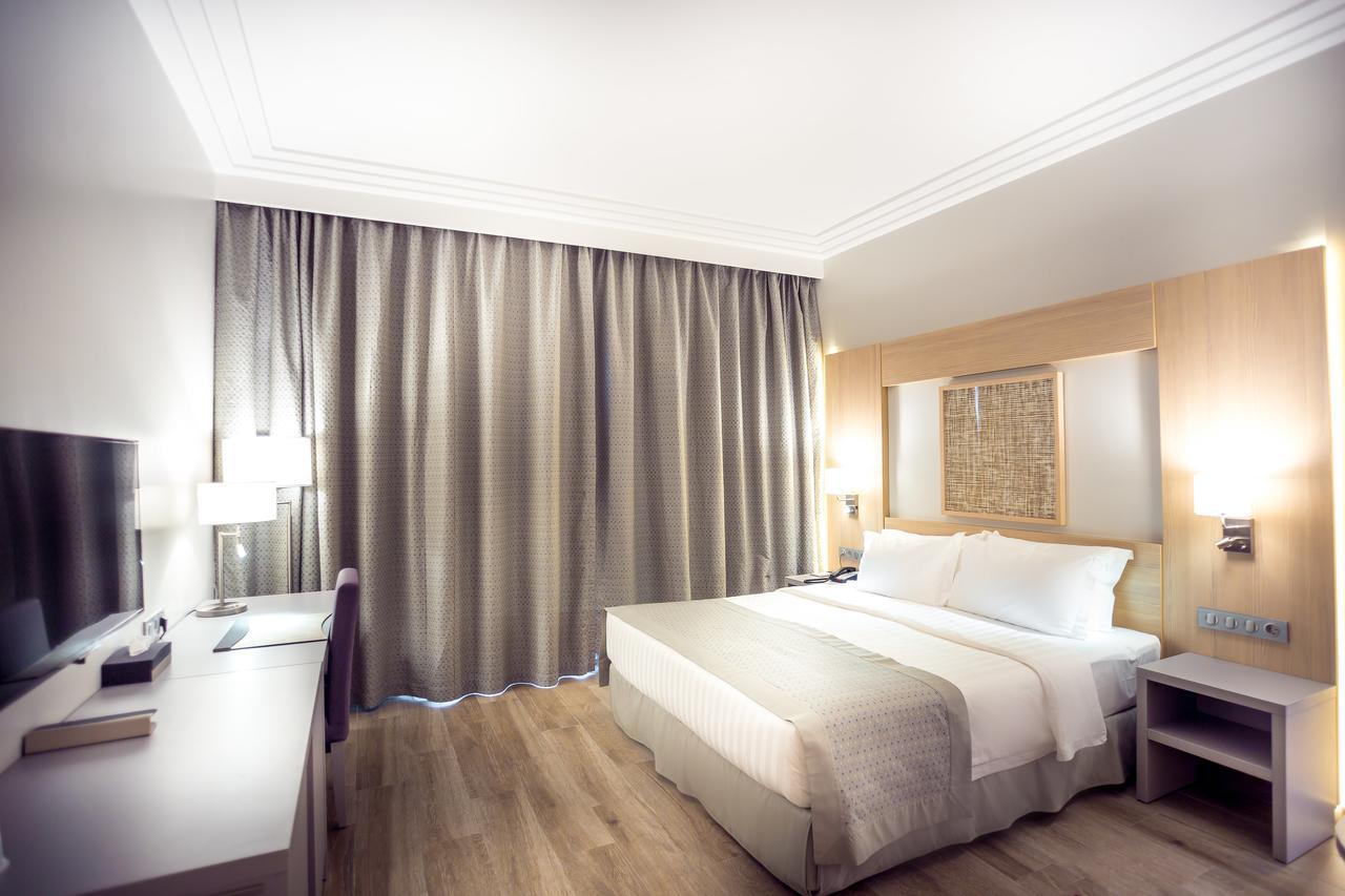 Golden Tulip Le Diplomate Hotel โกโตนู ภายนอก รูปภาพ