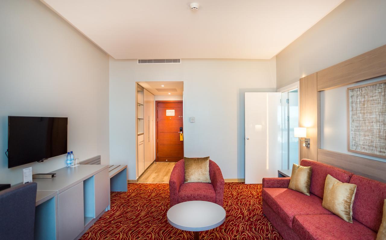 Golden Tulip Le Diplomate Hotel โกโตนู ภายนอก รูปภาพ