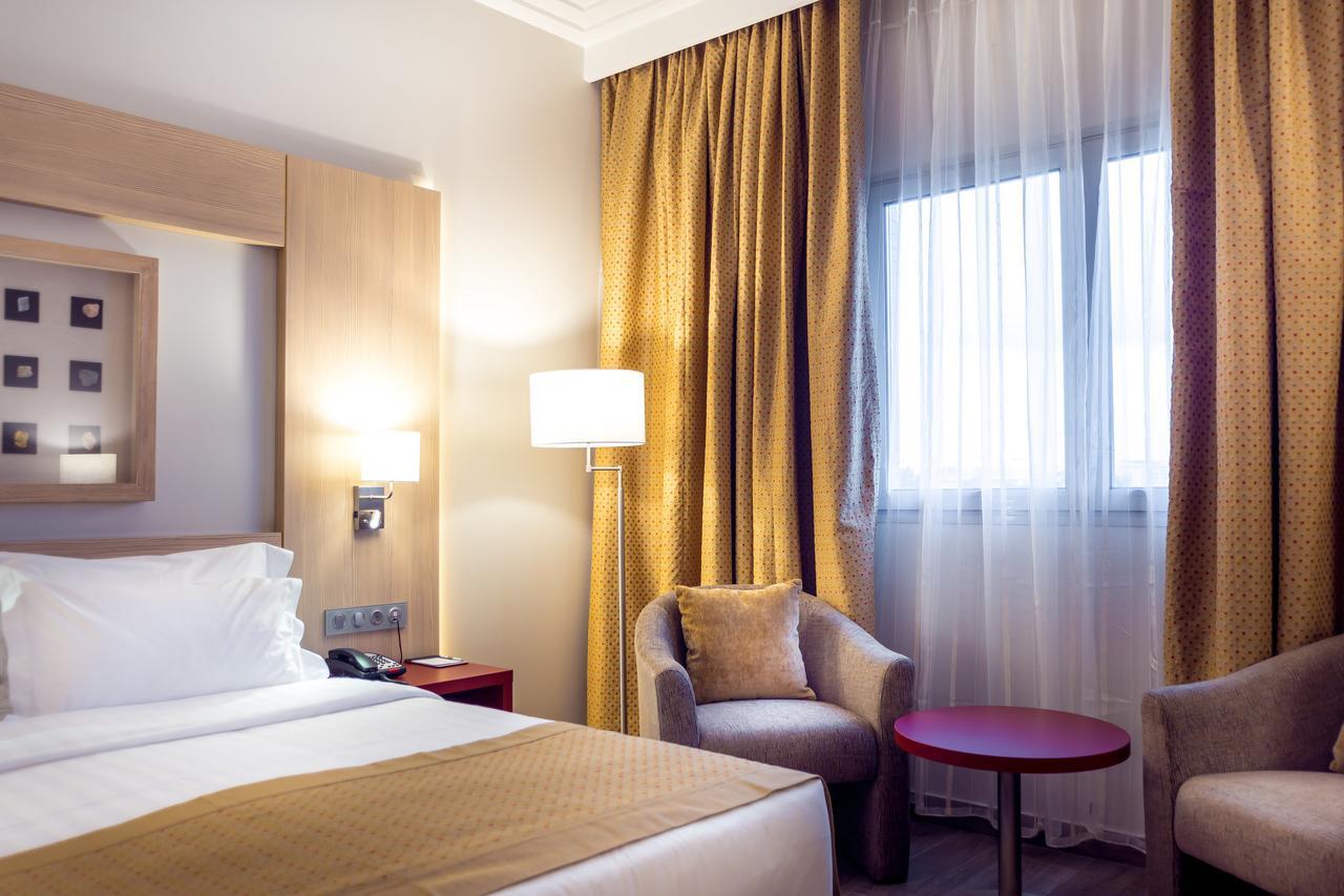 Golden Tulip Le Diplomate Hotel โกโตนู ภายนอก รูปภาพ