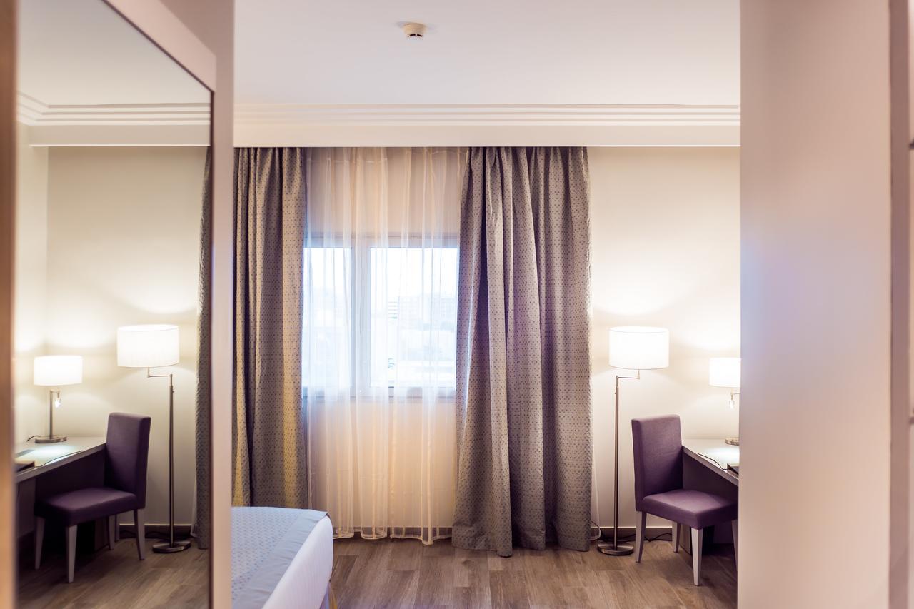 Golden Tulip Le Diplomate Hotel โกโตนู ภายนอก รูปภาพ