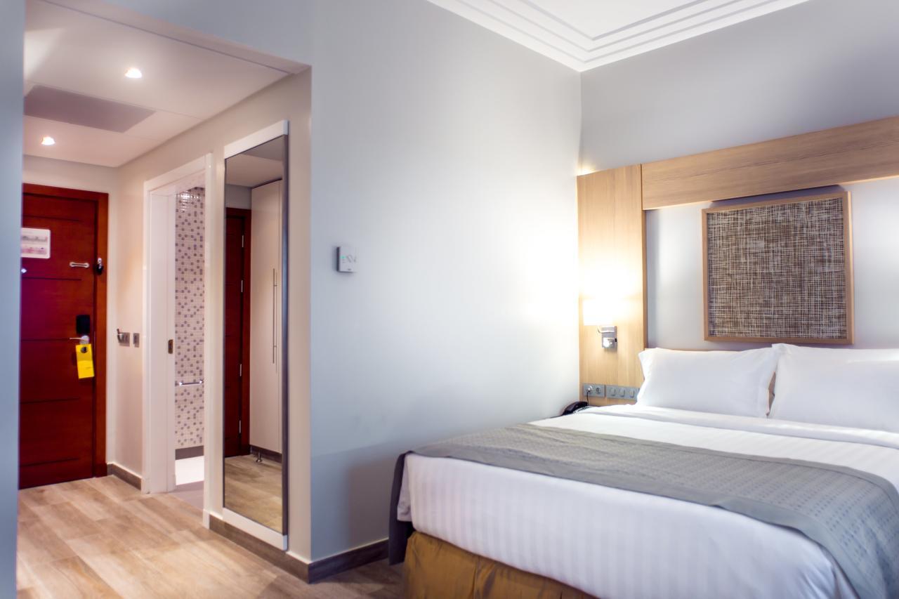 Golden Tulip Le Diplomate Hotel โกโตนู ภายนอก รูปภาพ