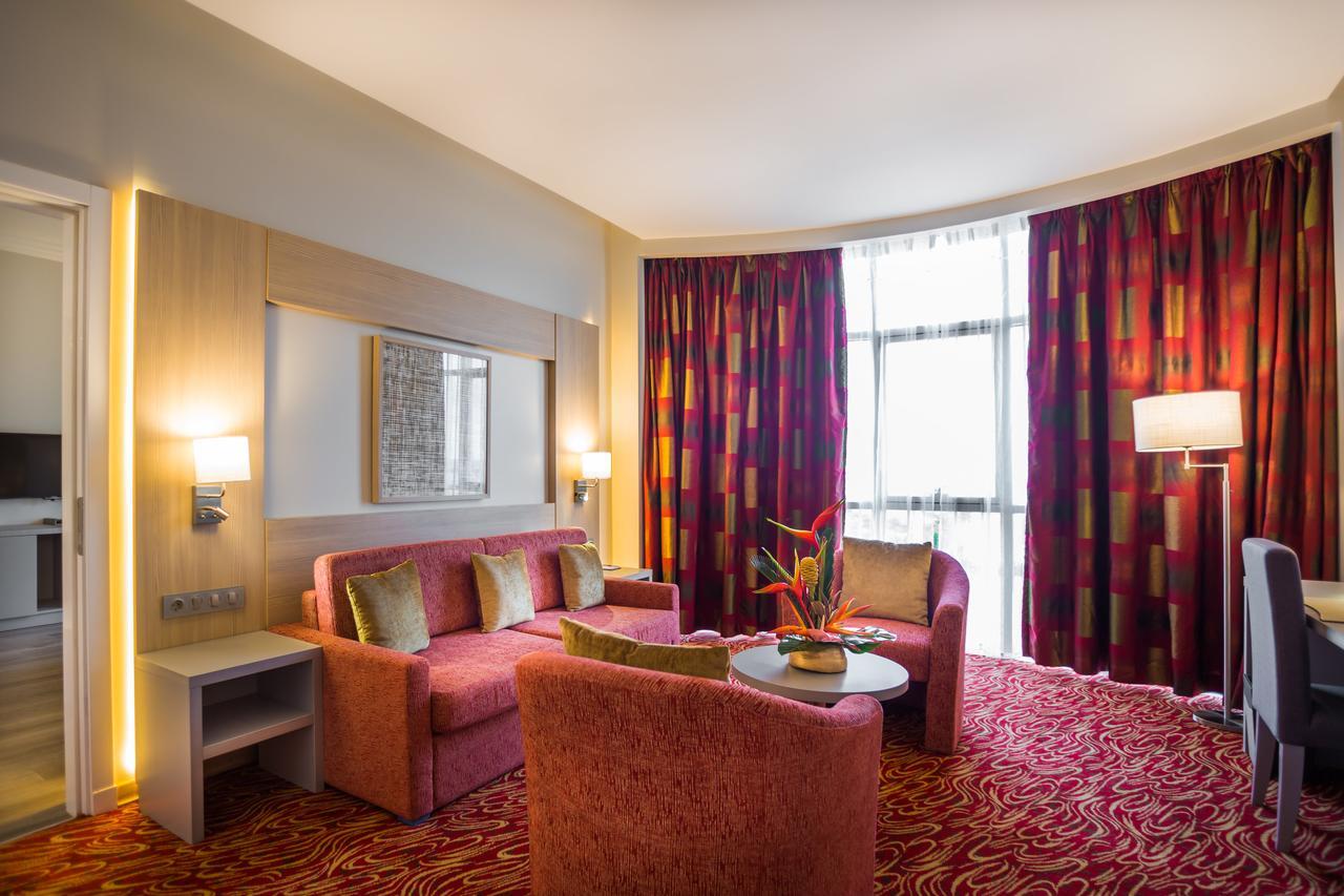 Golden Tulip Le Diplomate Hotel โกโตนู ภายนอก รูปภาพ