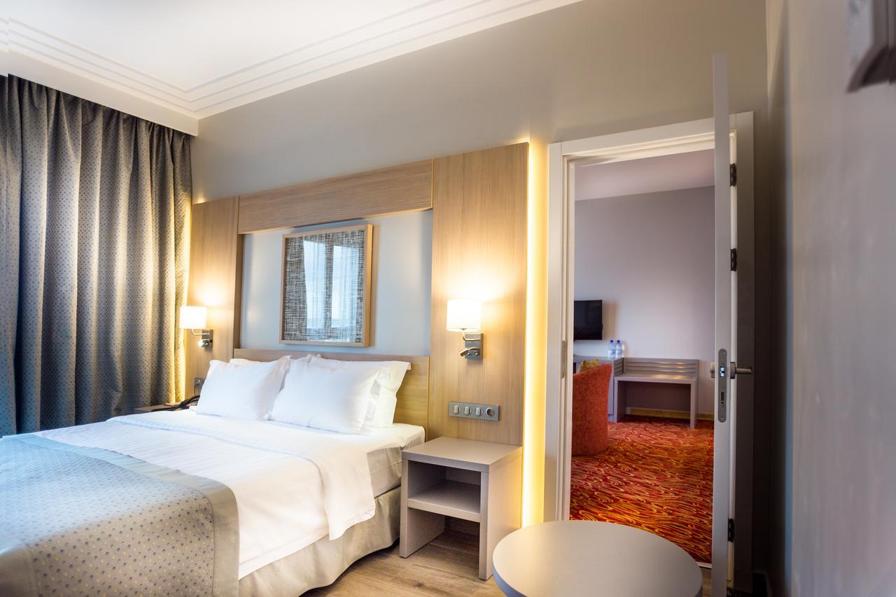 Golden Tulip Le Diplomate Hotel โกโตนู ภายนอก รูปภาพ
