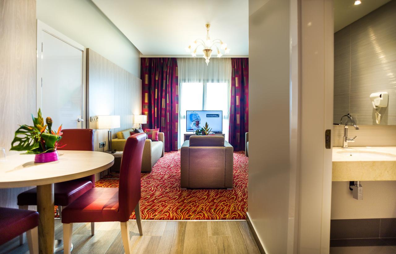 Golden Tulip Le Diplomate Hotel โกโตนู ภายนอก รูปภาพ
