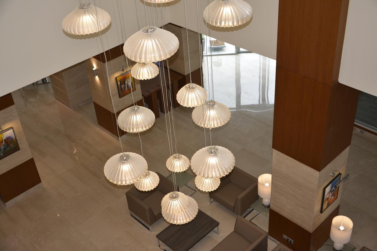 Golden Tulip Le Diplomate Hotel โกโตนู ภายนอก รูปภาพ